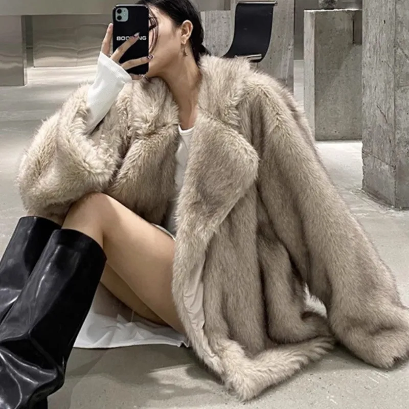 2025 женское зимнее новое утепленное пальто средней длины из искусственного лисьего меха, теплая верхняя одежда из искусственного меха, плюшевая меховая куртка, повседневная уличная одежда, топы
2025 женское зимнее новое утепленное пальто средней длины из искусственного лисьего меха, теплая верхняя одежда из искусственного меха, плюшевая меховая куртка, повседневная уличная одежда, топы