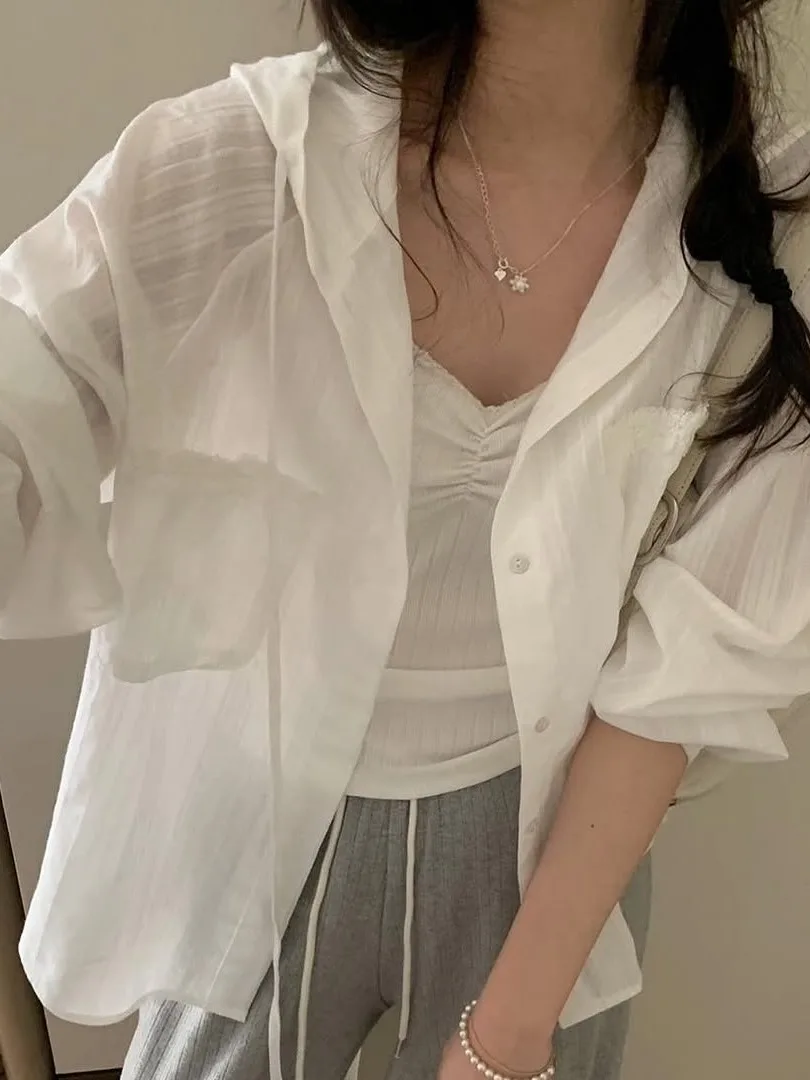 Women's Loose Long Sve White irt with Hood Sun Protection Faionable Design Summer 2025 New Korean Sle Top
Women's Loose Long Sve White irt with Hood Sun Protection Faionable Design Summer 2025 New Korean Sle Top
