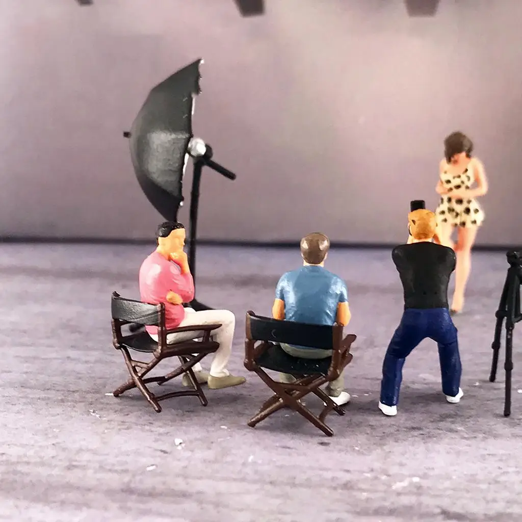 1:64 Figure Talking Scene for Collections Train Railway Micro Landscape
1:64 Figure Talking Scene for Collections Train Railway Micro Landscape