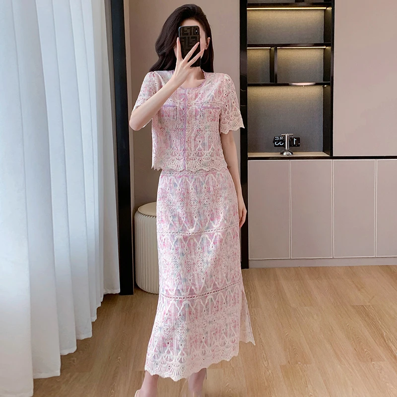 Fashion New Summer Pink Two Piece Set Chic Women O Neck Embroidery Lace Flower Print Button Up Short Top + Long Split Skirt Suit
Fashion New Summer Pink Two Piece Set Chic Women O Neck Embroidery Lace Flower Print Button Up Short Top + Long Split Skirt Suit