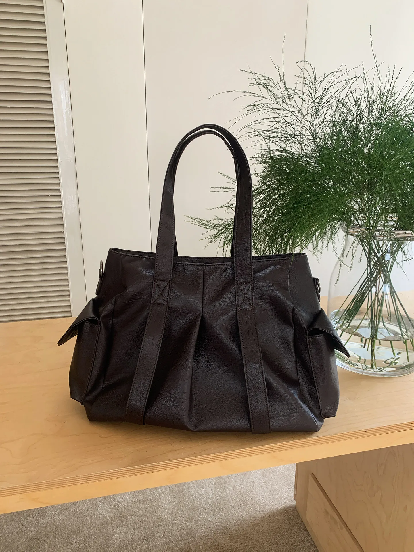 Retro Oil Wax Leather Large Capacity Tote Bag Texture Versatile Soft PU Single Shoulder Underarm Bags Commute Crossbody Bags
Retro Oil Wax Leather Large Capacity Tote Bag Texture Versatile Soft PU Single Shoulder Underarm Bags Commute Crossbody Bags