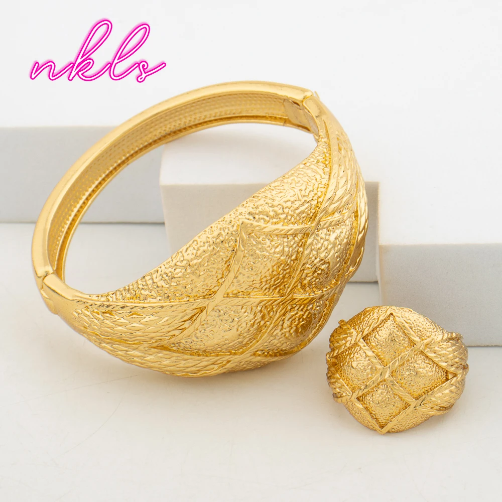 African Jewelry Set for Women Gold Color Necklace Earrings Drop Earrings Necklace Banquet Bride Bangle Ring Set Daily Wear
African Jewelry Set for Women Gold Color Necklace Earrings Drop Earrings Necklace Banquet Bride Bangle Ring Set Daily Wear