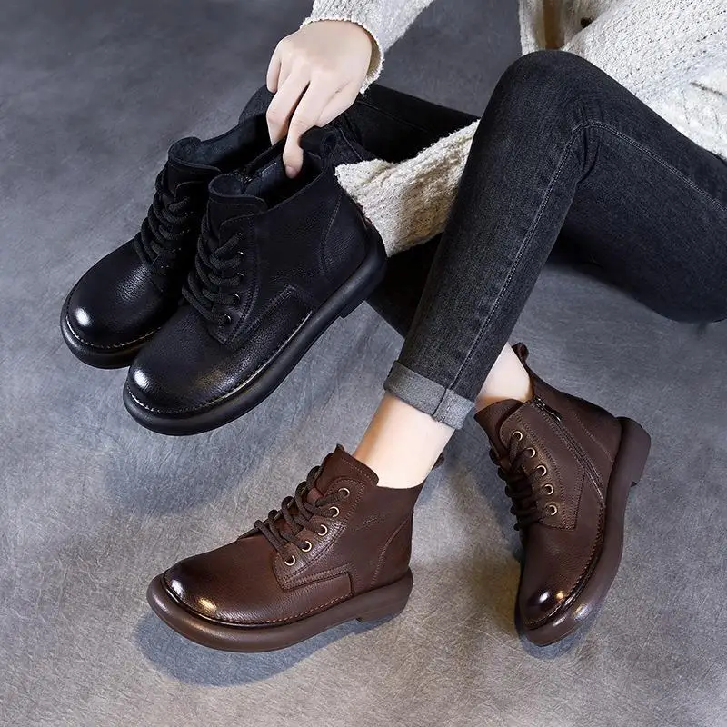 Genuine Leather Boots British Style Low Cut Breathable Winter Fashion Boots round Toe Thick Heel Rubber Outsole
Genuine Leather Boots British Style Low Cut Breathable Winter Fashion Boots round Toe Thick Heel Rubber Outsole