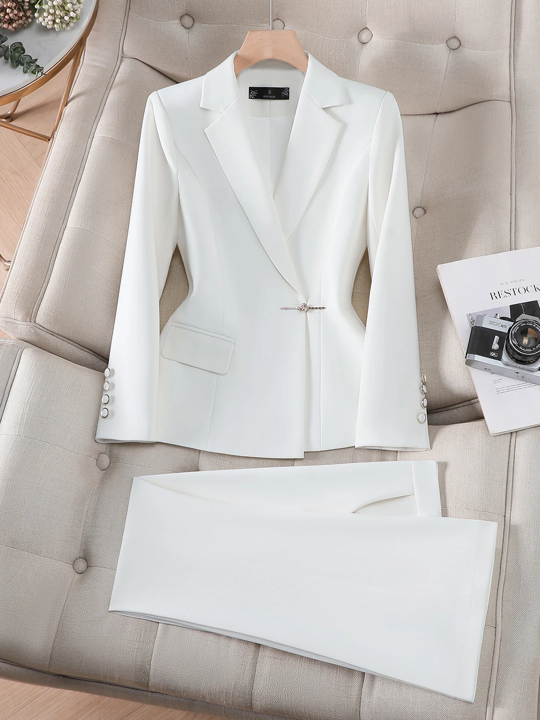 Elegant Businesswoman's Suit Set Women's Spring New Commute High-End Feel Art Exam Broadcasters' Jacket
Elegant Businesswoman's Suit Set Women's Spring New Commute High-End Feel Art Exam Broadcasters' Jacket