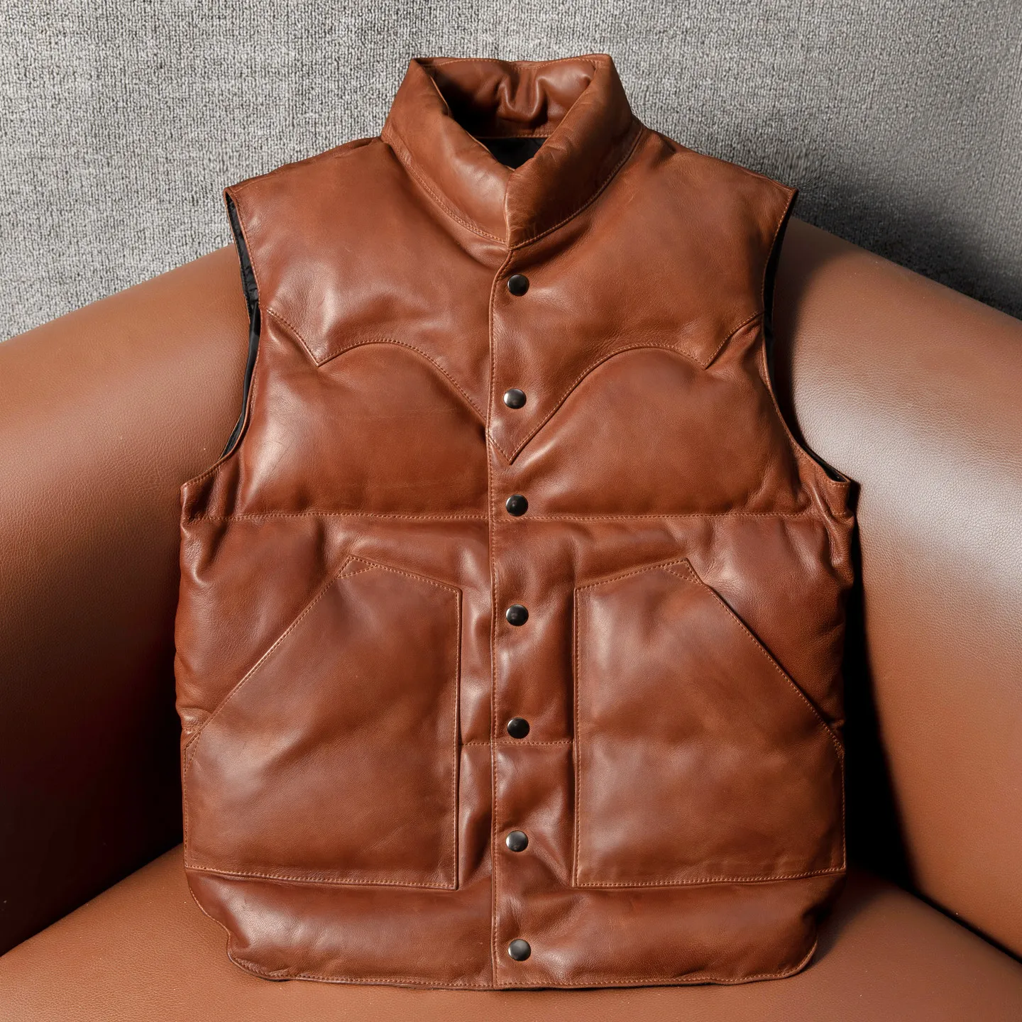 Handmade old sheepskin leather down jacket men's thermal stand-up collar leather vest thickened 240 grams
Handmade old sheepskin leather down jacket men's thermal stand-up collar leather vest thickened 240 grams