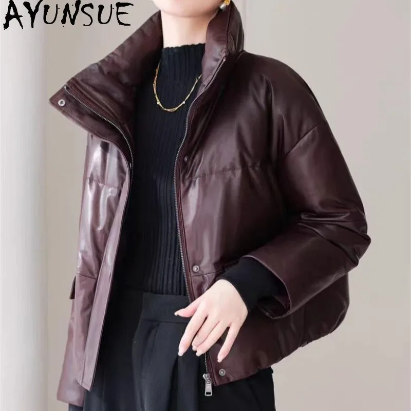 AYUNSUE Women's 90% White Goose Down Real Leather Jackets Fashion Warm Women Winter Coat Oil-wax Sheepskin Jacket Woman Clothes
AYUNSUE Women's 90% White Goose Down Real Leather Jackets Fashion Warm Women Winter Coat Oil-wax Sheepskin Jacket Woman Clothes