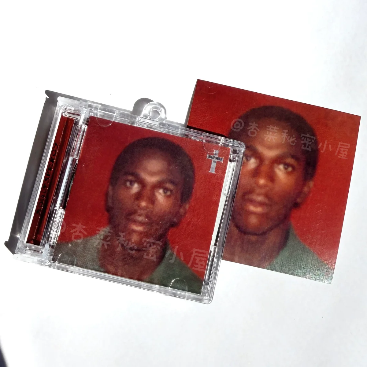 R&B Daniel Caesar MINI CD NFC Music Keychain Play Songs Son Of Spergy Album Who Knows Necklace Cosplay Pendant Acrylic Key ring
R&B Daniel Caesar MINI CD NFC Music Keychain Play Songs Son Of Spergy Album Who Knows Necklace Cosplay Pendant Acrylic Key ring