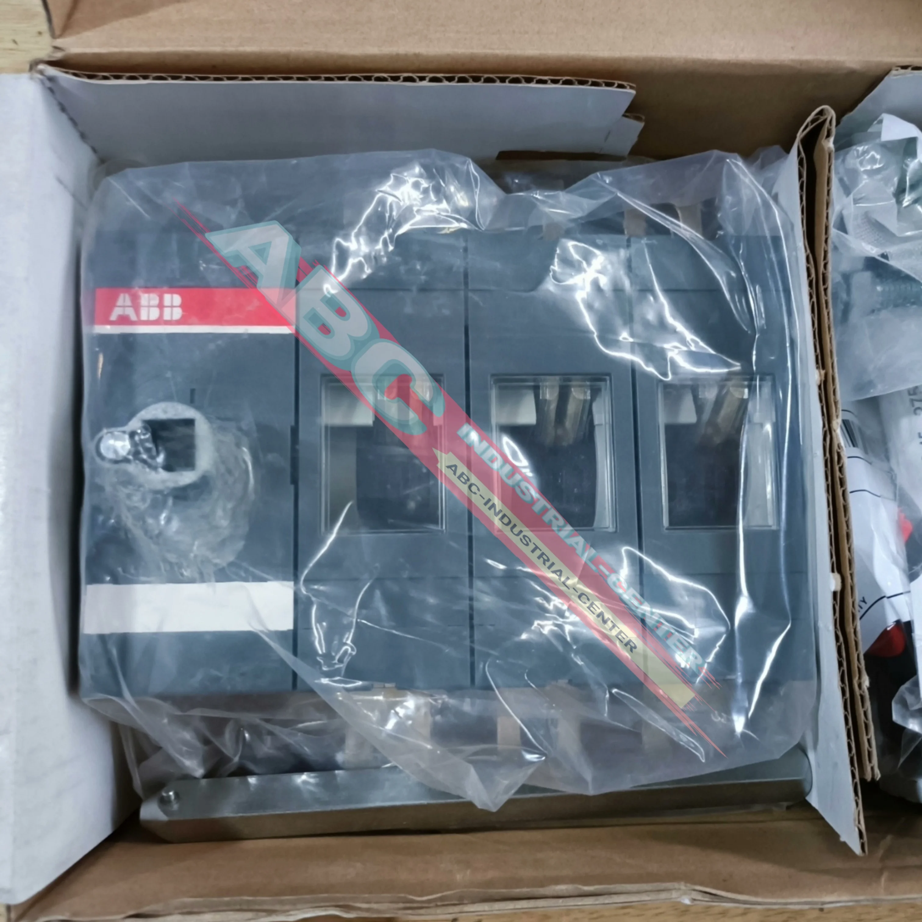 OT400E03K 1SCA022763R5390 Изолирующий переключатель совершенно новый
OT400E03K 1SCA022763R5390 Изолирующий переключатель совершенно новый