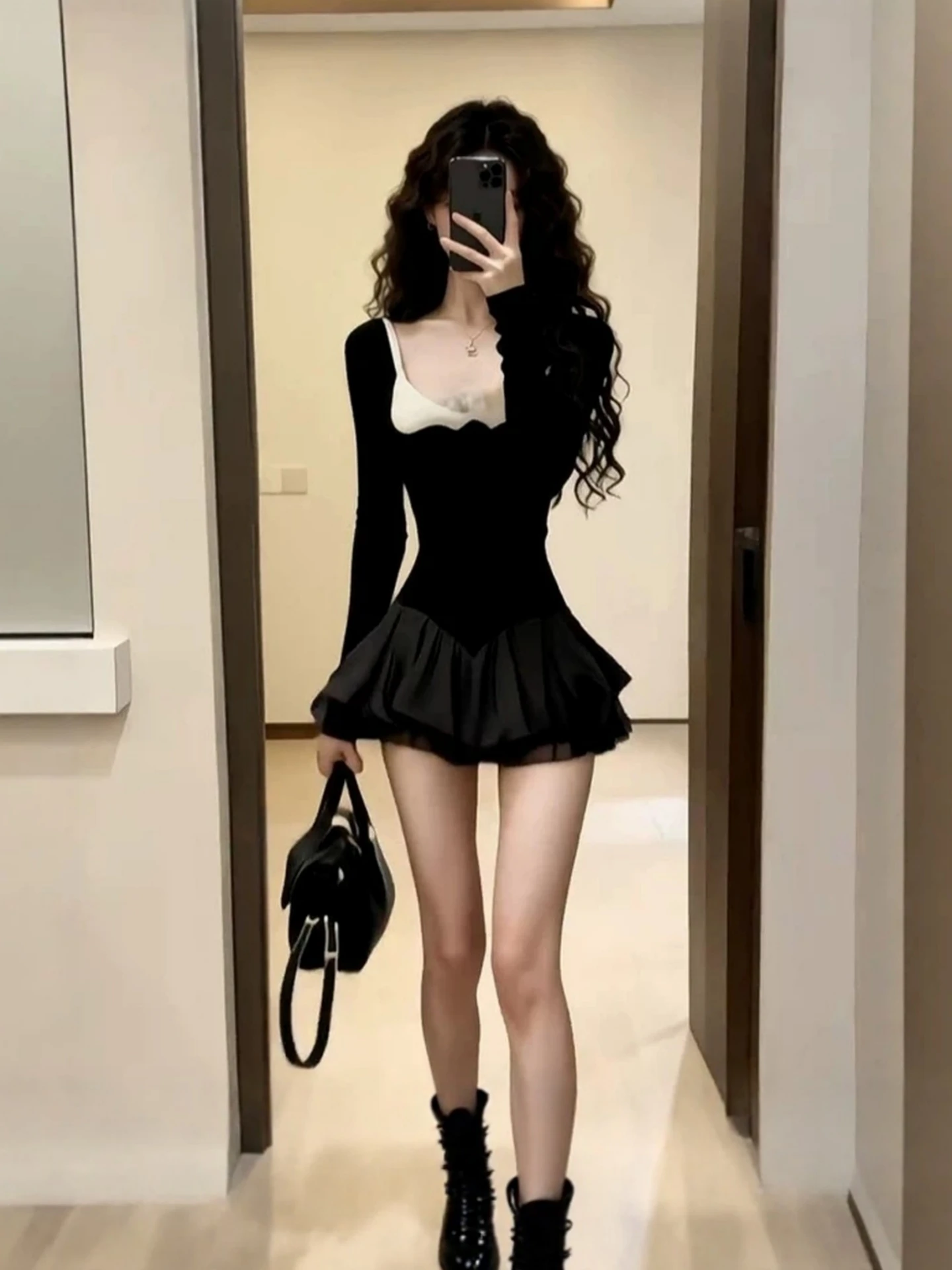 Black Sexy Long Sleeve U-Neck Puffy A-Line Short Skirt Dress Design Sensual Waist-Cinching Dress for Women City Commute Stree...
Black Sexy Long Sleeve U-Neck Puffy A-Line Short Skirt Dress Design Sensual Waist-Cinching Dress for Women City Commute Stree...