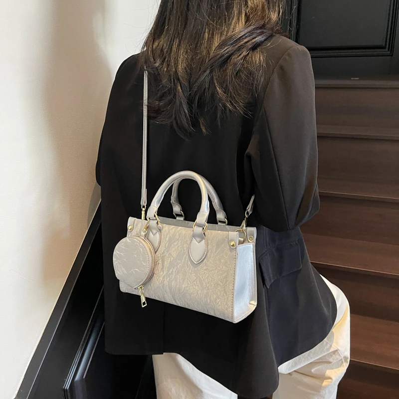 Женская роскошная кожаная классическая модная стильная дизайнерская сумка через плечо через плечо Элегантная сумка для повседневного шикарного отдыха
Женская роскошная кожаная классическая модная стильная дизайнерская сумка через плечо через плечо Элегантная сумка для повседневного шикарного отдыха