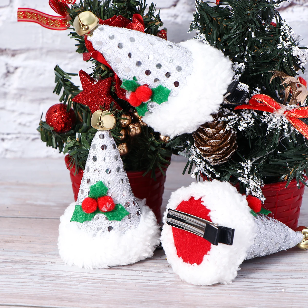 3pcs Christmas Santa Hat Hair Clips Alligator Pins Sequins Party Accessories Festive Hair Bows Gifts Girls Styling Tools
3pcs Christmas Santa Hat Hair Clips Alligator Pins Sequins Party Accessories Festive Hair Bows Gifts Girls Styling Tools