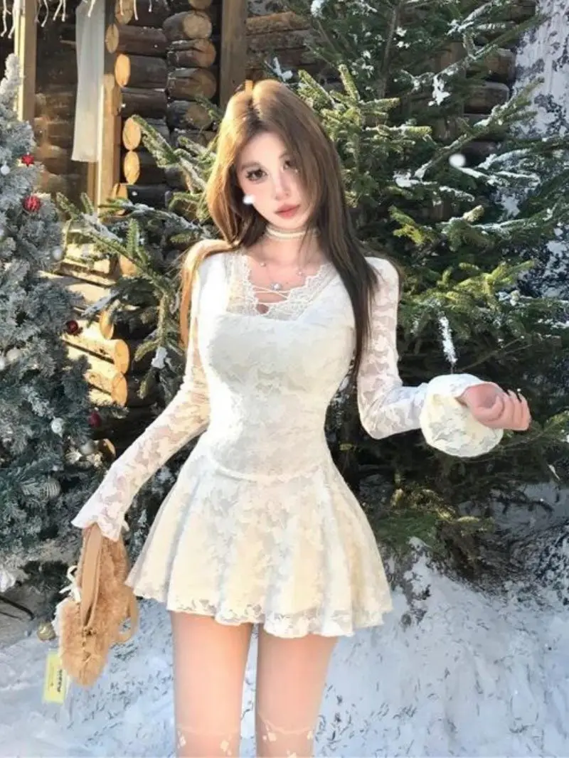 Korean Sexy Temperament Fashion Lace V-neck Long-sleeved Dress for Women 2025 Spring New Elegant and Versatile Skirt
Korean Sexy Temperament Fashion Lace V-neck Long-sleeved Dress for Women 2025 Spring New Elegant and Versatile Skirt