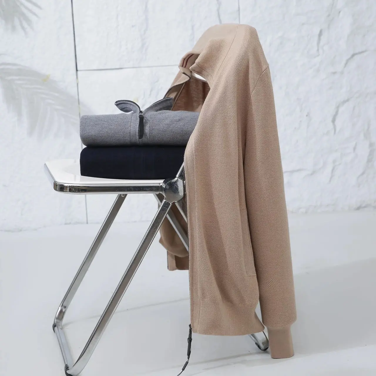 Мужской осенний модный городской вязаный кардиган-пальто из смесовой шерсти и вискозы с воротником-стойкой, длинными рукавами, для весенне-осеннего сезона
Мужской осенний модный городской вязаный кардиган-пальто из смесовой шерсти и вискозы с воротником-стойкой, длинными рукавами, для весенне-осеннего сезона