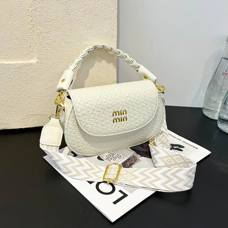 Luxury Women's Shoulder Bag Made Of Jasmine-Patterned Leather Featuring Trendy Paris Casual Spacious Daily Style
Luxury Women's Shoulder Bag Made Of Jasmine-Patterned Leather Featuring Trendy Paris Casual Spacious Daily Style