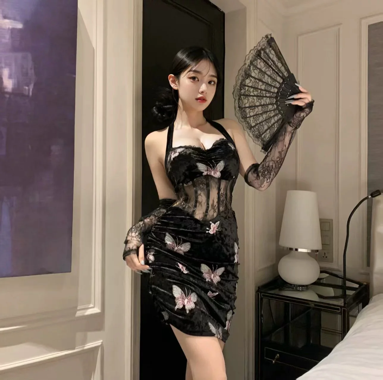 Women's New Velvet Slimming Butterfly Embroidery Hanging Neck Bag Hip Skirt See-through Strands of Sexy Lingerie Sexy Big Halter
Women's New Velvet Slimming Butterfly Embroidery Hanging Neck Bag Hip Skirt See-through Strands of Sexy Lingerie Sexy Big Halter