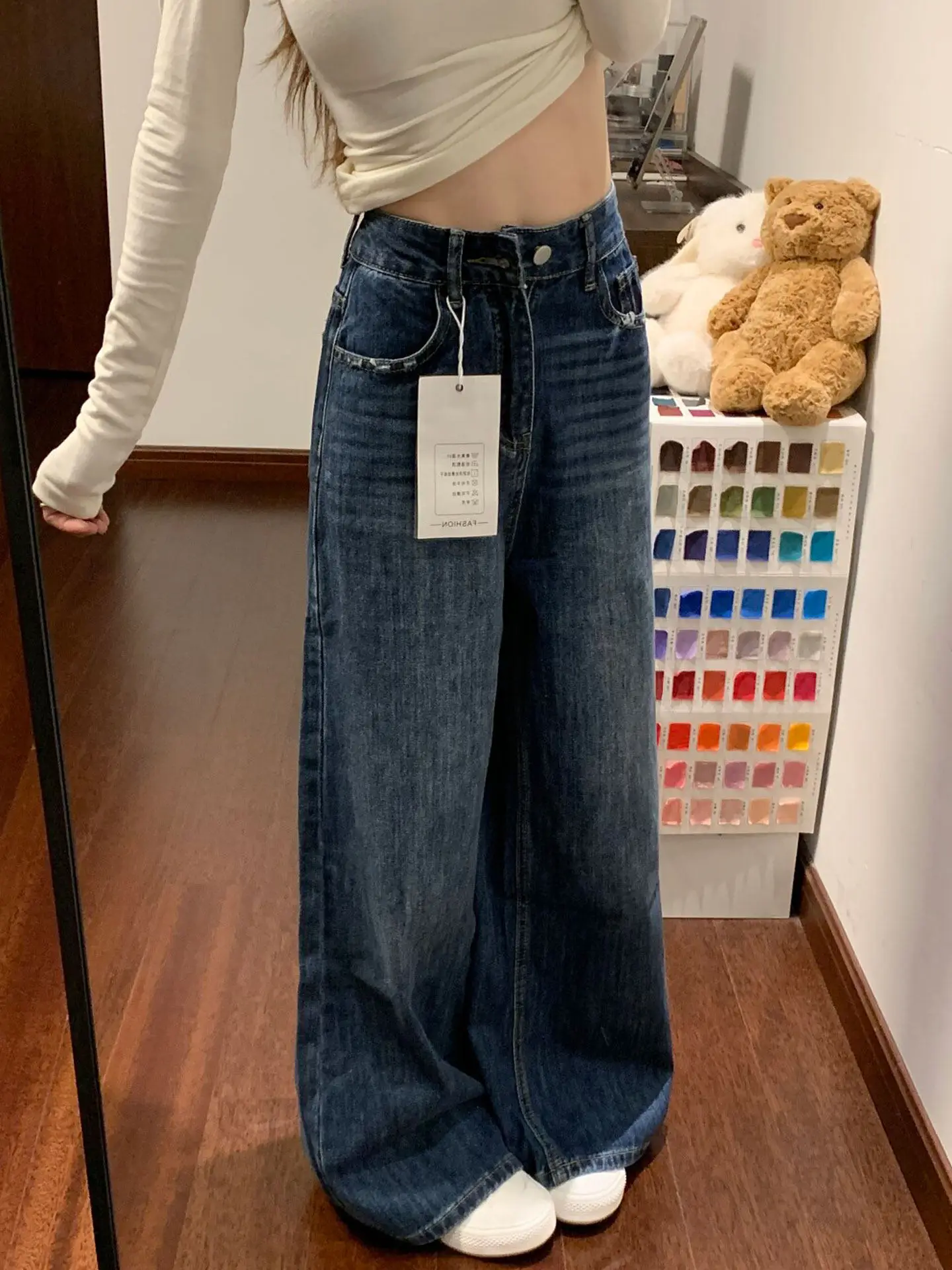 High Waist Wide Leg Denim Jeans Women's Autumn Winter Vintage Washed Wave Fold Loose Drape Straight Leg Pants
High Waist Wide Leg Denim Jeans Women's Autumn Winter Vintage Washed Wave Fold Loose Drape Straight Leg Pants