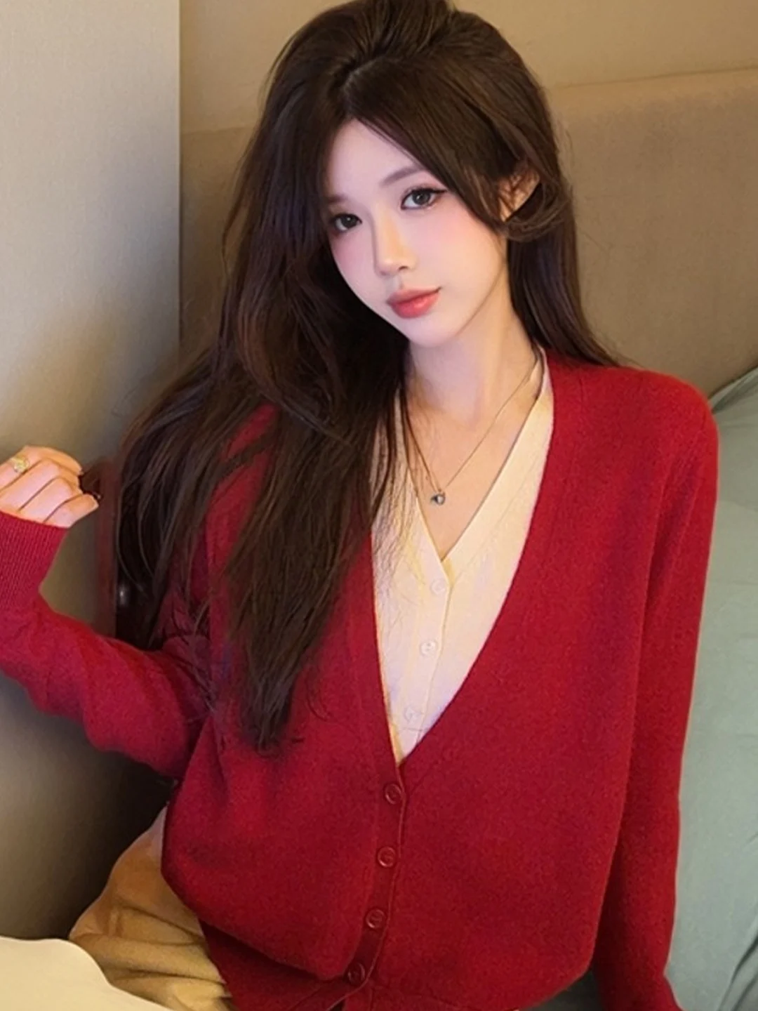 Winter Fashion Long Sleeve V-Neck Sweater Gentle Atmosphere New Year Base Shirt Knitted Soft Style Bottoming Top for Women
Winter Fashion Long Sleeve V-Neck Sweater Gentle Atmosphere New Year Base Shirt Knitted Soft Style Bottoming Top for Women