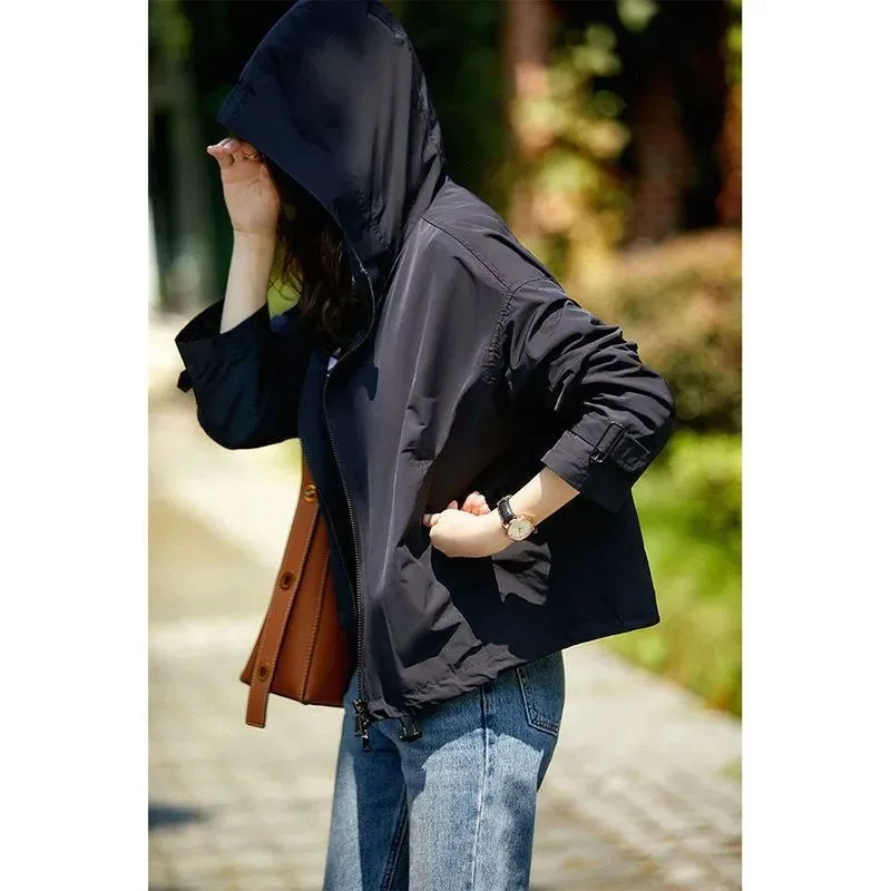 Women's Clothing Korean Version of Fashionable Hooded Zipper Trench Coat 2026 Spring New Loose Temperament Short Jacket Tide
Women's Clothing Korean Version of Fashionable Hooded Zipper Trench Coat 2026 Spring New Loose Temperament Short Jacket Tide
