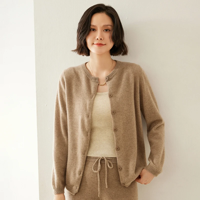 100% Cashmere Solid Color Cardigan Women's Knitted Sweater Coat Autumn Winter Casual Flat Button Round Neck Cashmere Sweater
100% Cashmere Solid Color Cardigan Women's Knitted Sweater Coat Autumn Winter Casual Flat Button Round Neck Cashmere Sweater