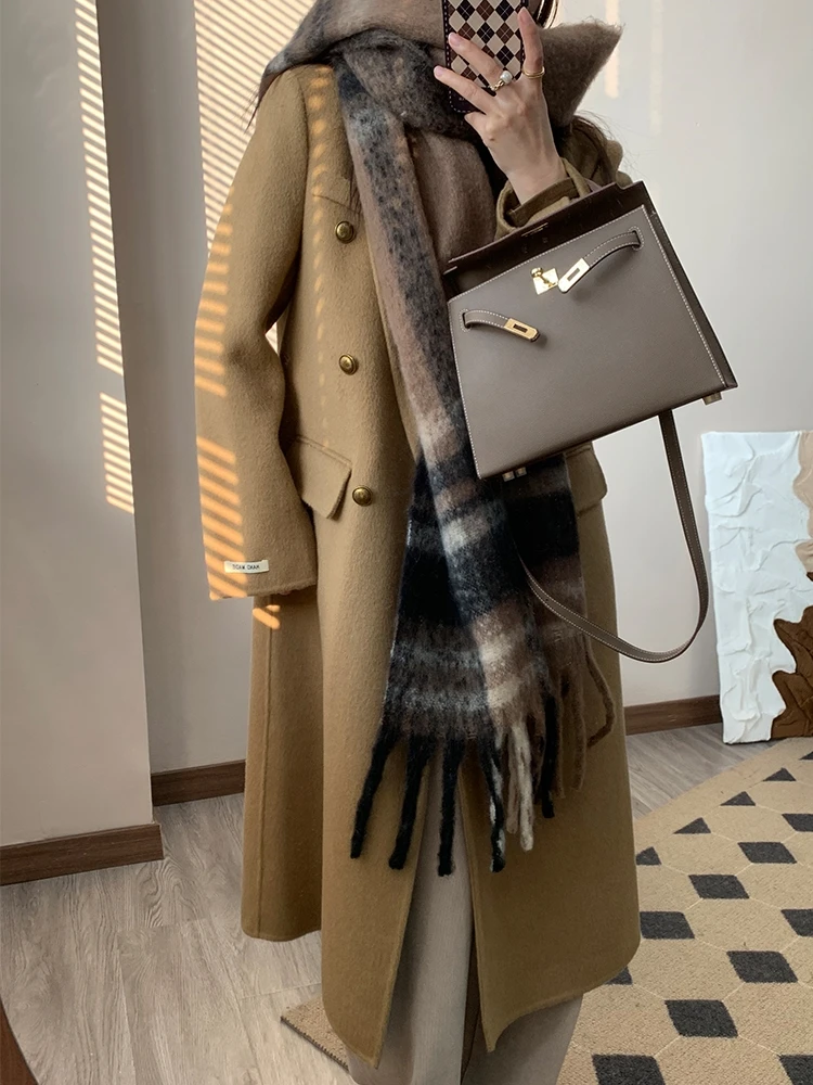 Новое женское зимнее шерстяное пальто с ретро-металлическими пуговицами пшеничного цвета, двубортное, свободного прямого кроя, в стиле русалка
Новое женское зимнее шерстяное пальто с ретро-металлическими пуговицами пшеничного цвета, двубортное, свободного прямого кроя, в стиле русалка