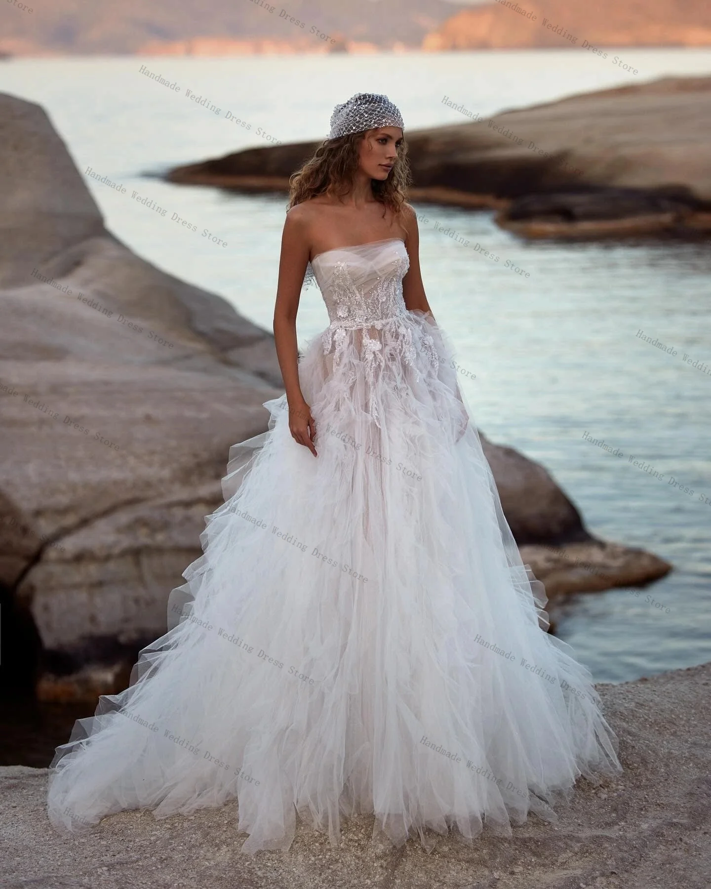 White A Line Women Wedding Dress Sexy Sleeveless Shiny Sequins Beaded Ruffles Bridal Evening Gown Customized Robe Lace Up Back
White A Line Women Wedding Dress Sexy Sleeveless Shiny Sequins Beaded Ruffles Bridal Evening Gown Customized Robe Lace Up Back
