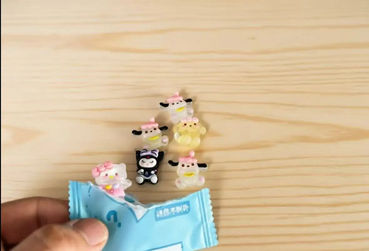 10-50pcs Hello Kitty Blind Bag Mini Resin Figurine Kawaii Mystery Toy Cute Gift Surprise Box
10-50pcs Hello Kitty Blind Bag Mini Resin Figurine Kawaii Mystery Toy Cute Gift Surprise Box