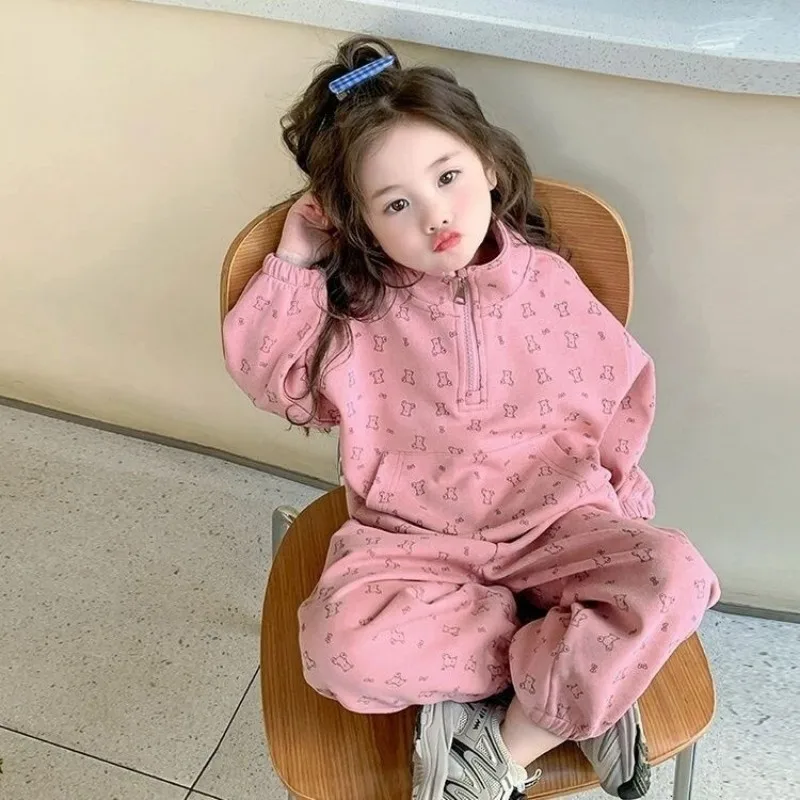 Girls' Half Zipper Set 2025 Spring and Autumn New Edition Full Print Cute Western Style Leisure Sports Children's Two Piece Set
Girls' Half Zipper Set 2025 Spring and Autumn New Edition Full Print Cute Western Style Leisure Sports Children's Two Piece Set