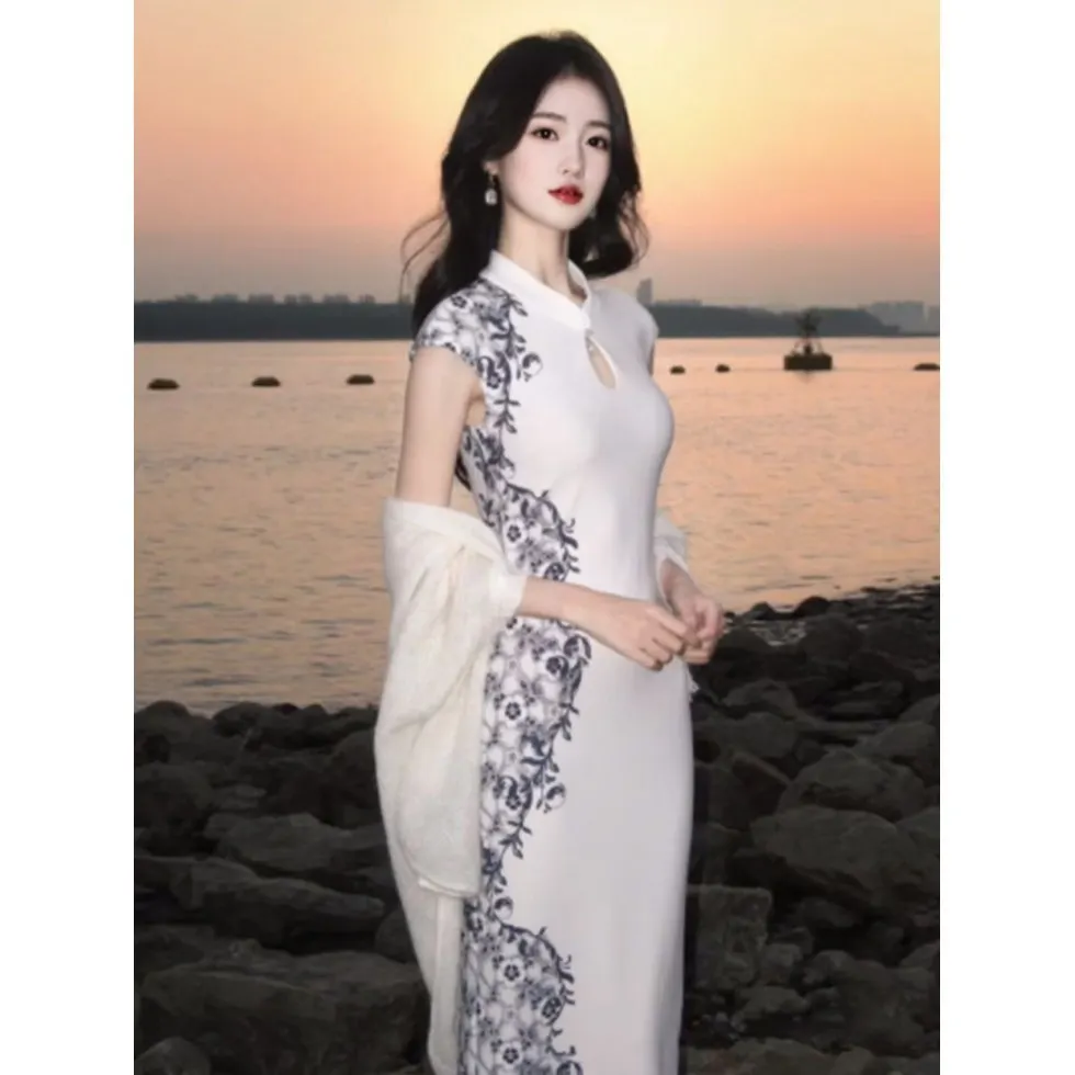 Blue and White Porcelain Traditional Chinese Style Qipao Dress Elegant Slimming Waist Sexy Cheongsams Party Evening Dress CH-061
Blue and White Porcelain Traditional Chinese Style Qipao Dress Elegant Slimming Waist Sexy Cheongsams Party Evening Dress CH-061