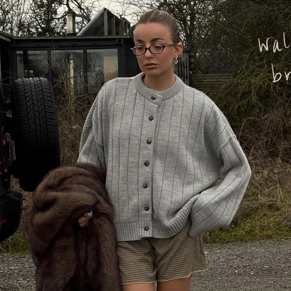 Simple Solid Women Sweater One Breasted Loose Knitting Cardigan Autumn Winter Female Casual Daily Soft Warm Knits Jacket 
Simple Solid Women Sweater One Breasted Loose Knitting Cardigan Autumn Winter Female Casual Daily Soft Warm Knits Jacket