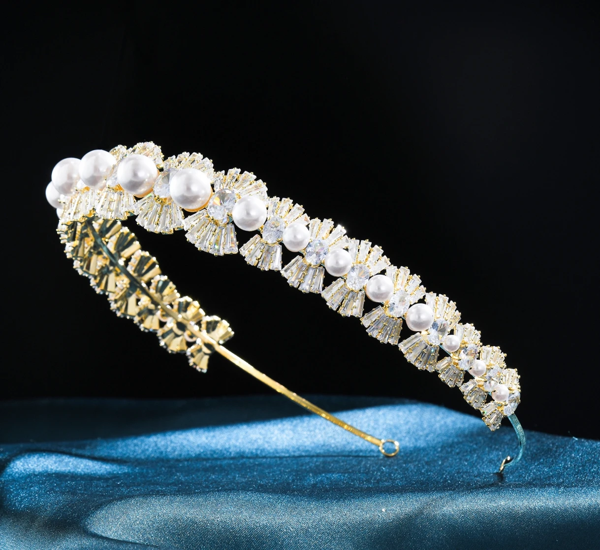 Luxury Bridal Headband Wedding Hair Jewelry Accessories Cubic Zirconia Pearl CZ Bride Tiaras For Women Party Hairband Headdress
Luxury Bridal Headband Wedding Hair Jewelry Accessories Cubic Zirconia Pearl CZ Bride Tiaras For Women Party Hairband Headdress
