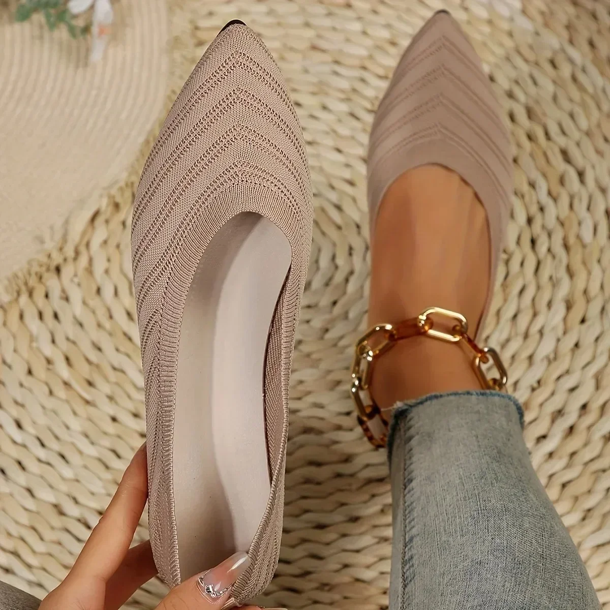 Women's Pointed Toe Flat Shoes Solid Color Knitted Shoes Casual Breathable Ballet Flats Women Loafers Sneakers Zapatos De Mujer
Women's Pointed Toe Flat Shoes Solid Color Knitted Shoes Casual Breathable Ballet Flats Women Loafers Sneakers Zapatos De Mujer