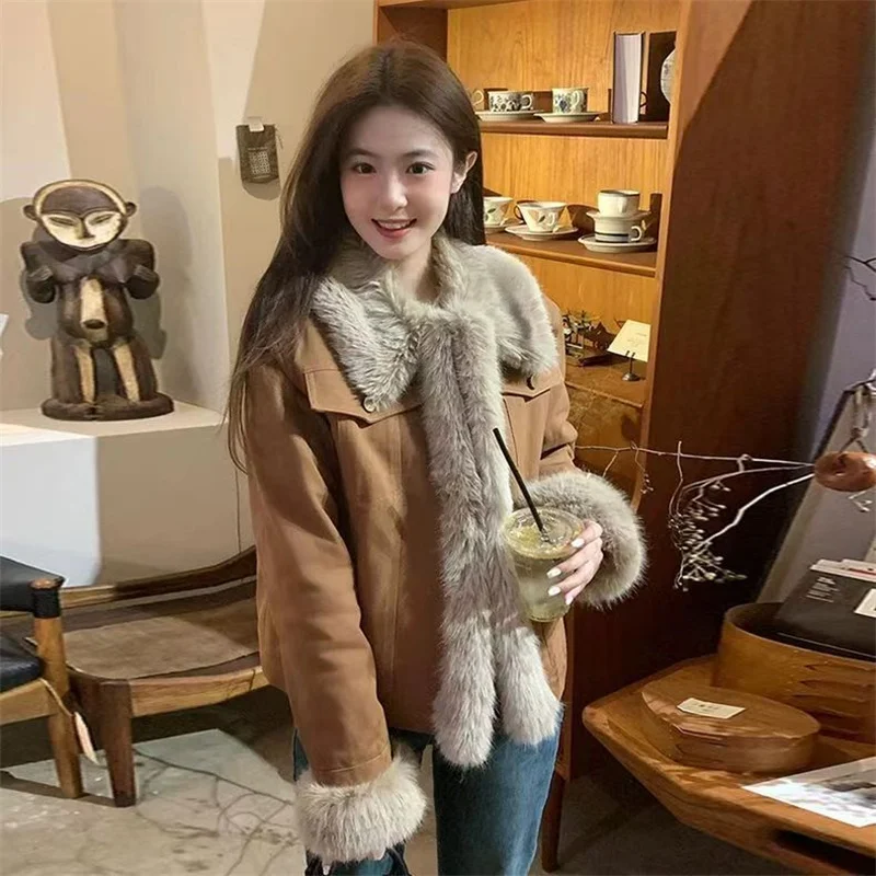 Maillard Retro Brown Furry Coat Women's 2024 Autumn Winter Plus Velvet Thickening New Fashion Denim Stitching Mao Mao Coat Top
Maillard Retro Brown Furry Coat Women's 2024 Autumn Winter Plus Velvet Thickening New Fashion Denim Stitching Mao Mao Coat Top