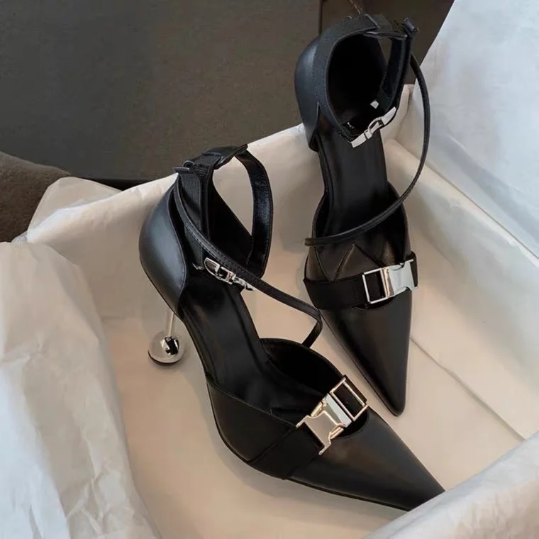 Black high heels niche design women's shoes fashionable metal buckle single shoes pointed toe hollow all-match sandals
Black high heels niche design women's shoes fashionable metal buckle single shoes pointed toe hollow all-match sandals
