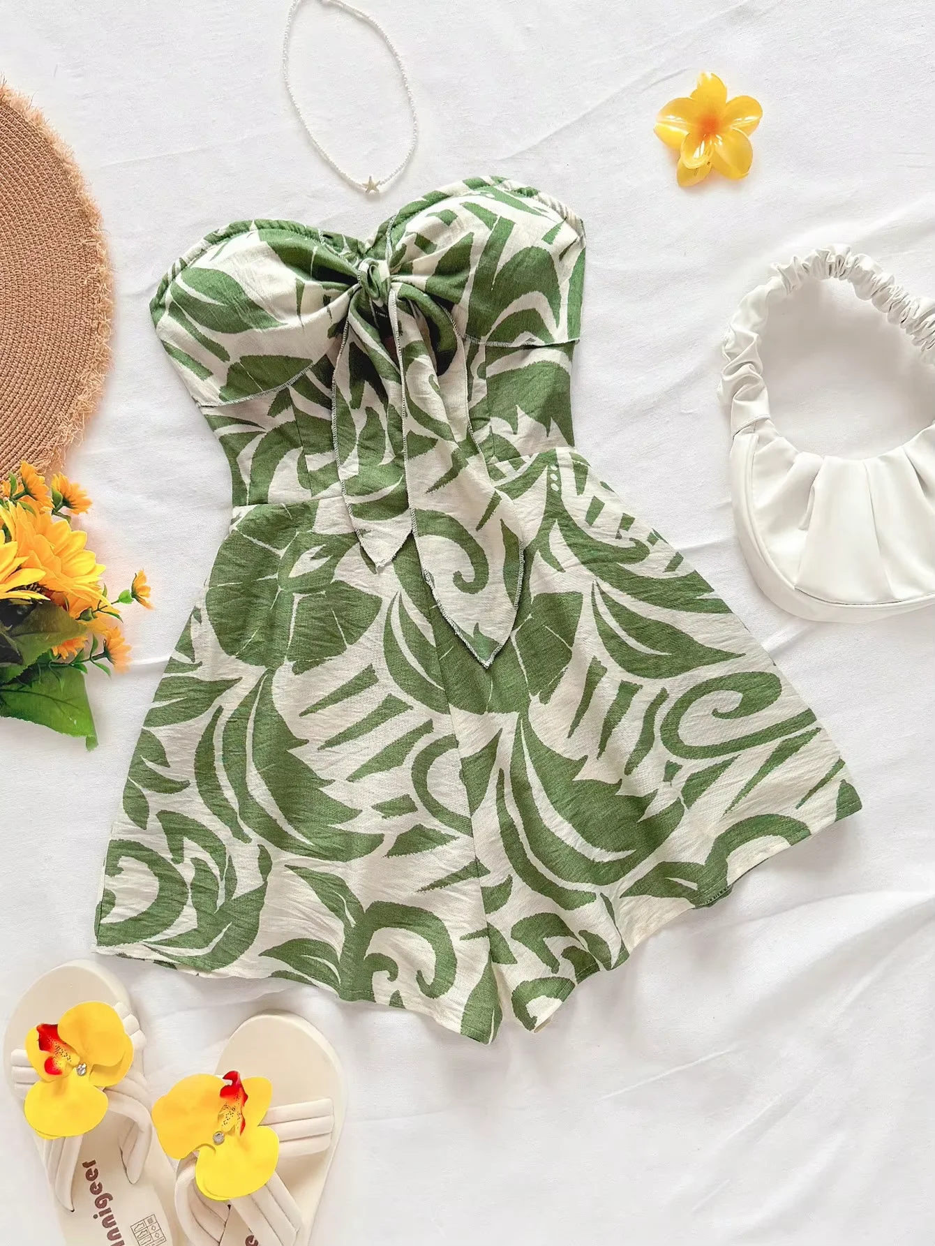 Women's Vacation Spring/Summer Carnival Cruise Party Watercolor Silhouette Printed Lace up Front Knot Loose Strapless jumpsuit
Women's Vacation Spring/Summer Carnival Cruise Party Watercolor Silhouette Printed Lace up Front Knot Loose Strapless jumpsuit