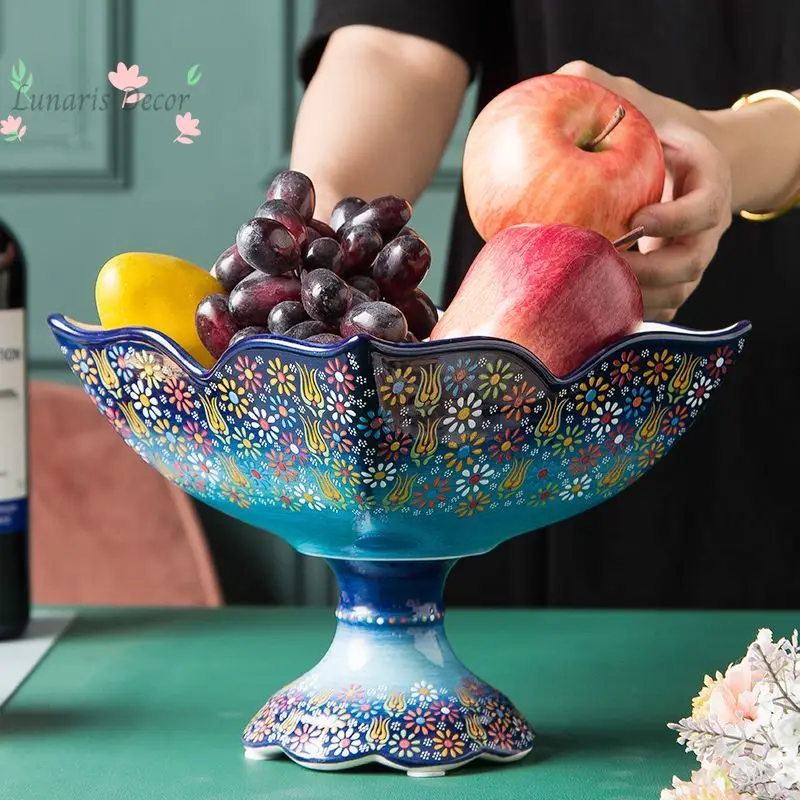 Light luxury fruit plate household modern living room coffee table ornament European luxury high-end ceramic fruit plate
Light luxury fruit plate household modern living room coffee table ornament European luxury high-end ceramic fruit plate