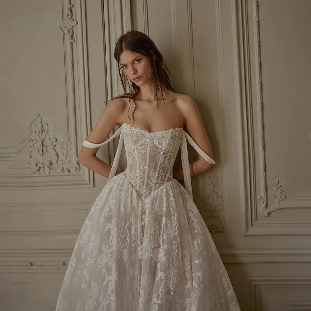 Customized Wedding Dresses Lace V-Neck 3D Flower Appliques Lace Bridal Evening Gowns A-Line High Quality Beach Party Dress Women 
Customized Wedding Dresses Lace V-Neck 3D Flower Appliques Lace Bridal Evening Gowns A-Line High Quality Beach Party Dress Women