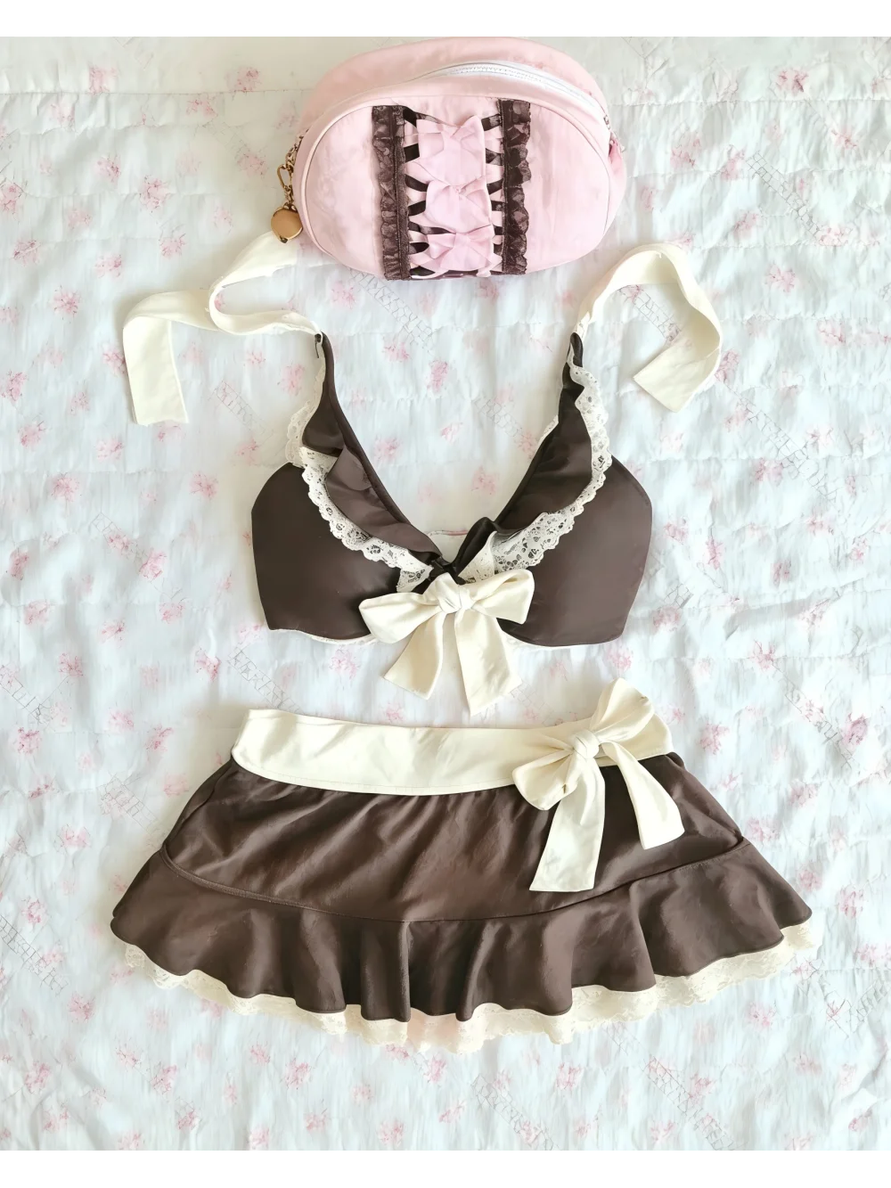 2026 New Summer French Retro Brown Lace Bow Split Swimsuit Hanging Neck Ruffle Edge Skirt Bikini Niche Beach Vacation Swimming
2026 New Summer French Retro Brown Lace Bow Split Swimsuit Hanging Neck Ruffle Edge Skirt Bikini Niche Beach Vacation Swimming