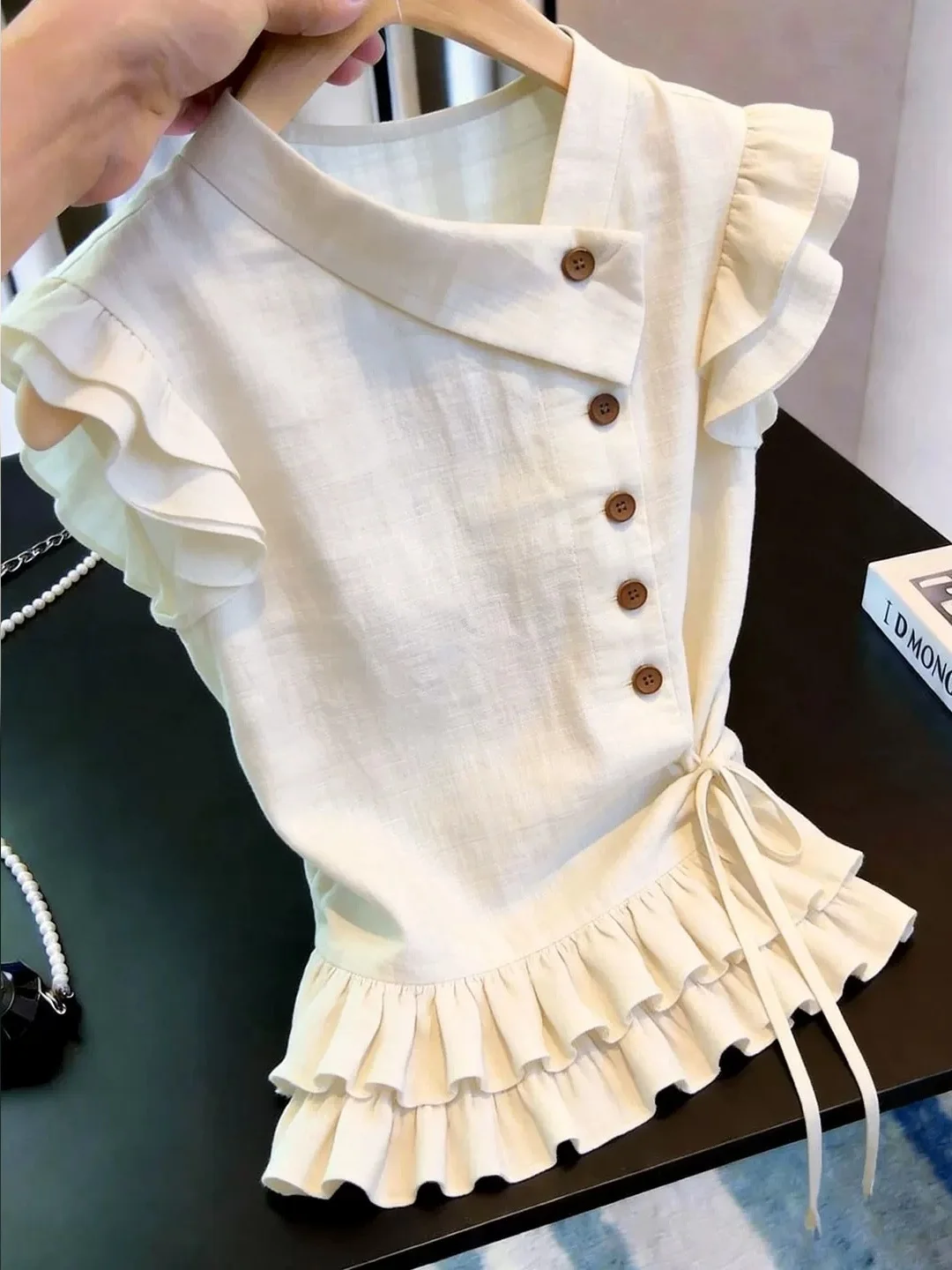 Gentle Wind Gathered Waist Shirt with Bow Tie Commute Top Summer 2026 Women's Silk Straight Tube Design Short Sleeve Collar
Gentle Wind Gathered Waist Shirt with Bow Tie Commute Top Summer 2026 Women's Silk Straight Tube Design Short Sleeve Collar