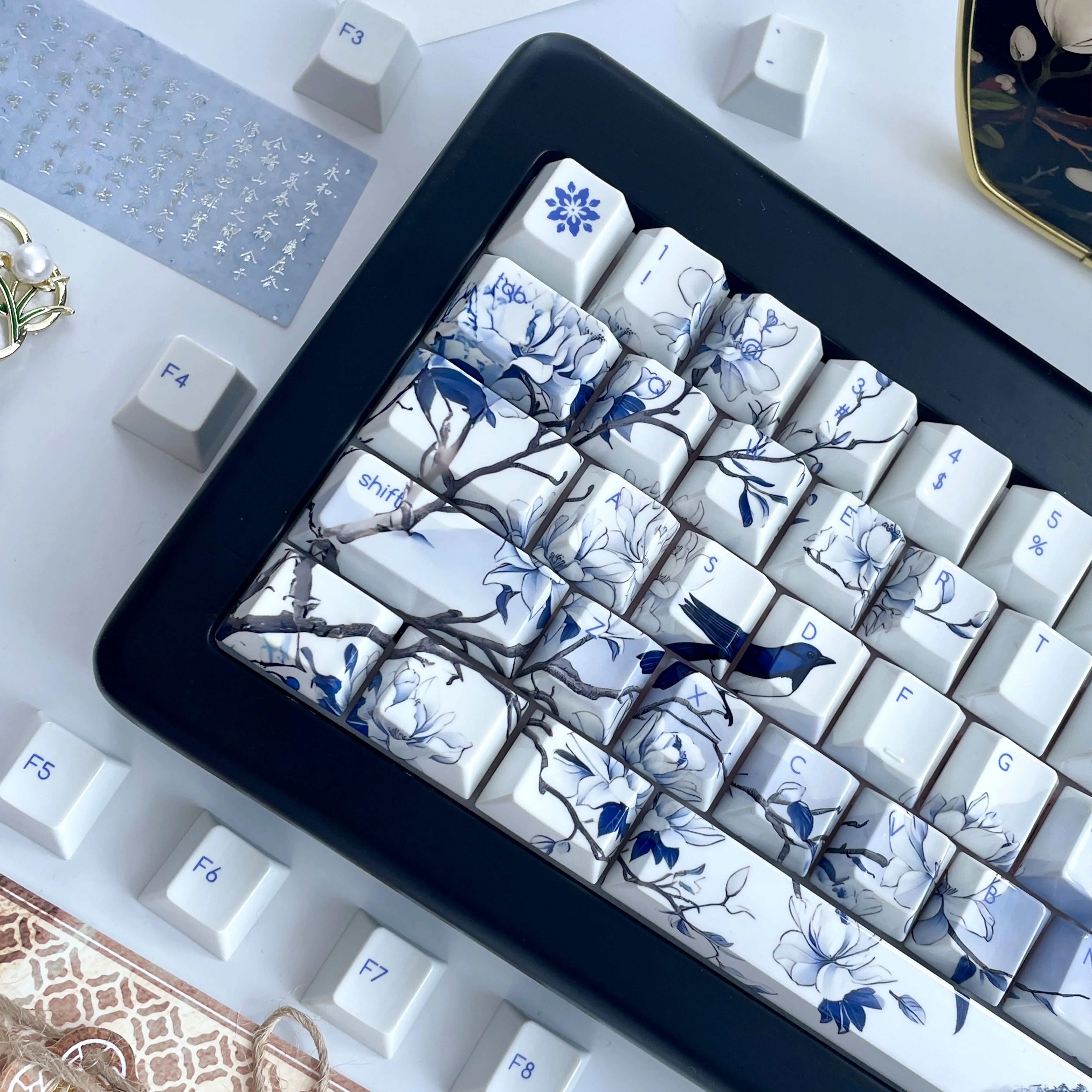 Ceramic Keycaps Blue And White Porcelain Spray Glaze Imitation For 75 Cherry Pc + Ceramic Style White Retro Keycap
Ceramic Keycaps Blue And White Porcelain Spray Glaze Imitation For 75 Cherry Pc + Ceramic Style White Retro Keycap