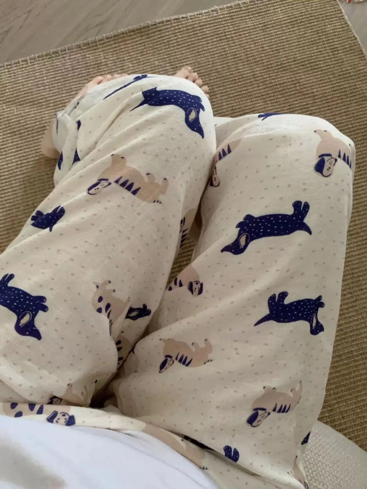 Широкие брюки для женщин в горошек с колбасой и собакой, красивые свободные и универсальные повседневные брюки на шнурке, модный стиль
Широкие брюки для женщин в горошек с колбасой и собакой, красивые свободные и универсальные повседневные брюки на шнурке, модный стиль