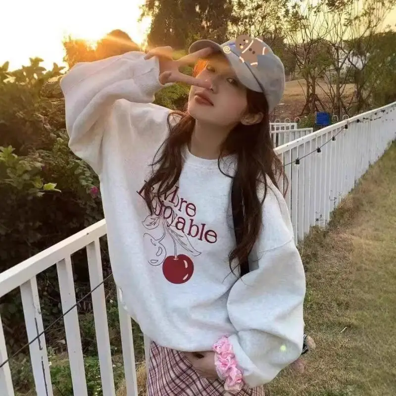 Новая женская толстовка на раннюю весну: милый повседневный флисовый пуловер с круглым вырезом, принтованный свитшот свободного кроя с 3D-графикой
Новая женская толстовка на раннюю весну: милый повседневный флисовый пуловер с круглым вырезом, принтованный свитшот свободного кроя с 3D-графикой