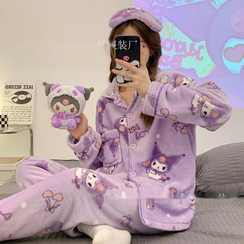 Новинка, пижамные комплекты Sanrio Kuromi Hello Kitty, Женская осенне-зимняя теплая плюшевая пижама с длинным рукавом, милая Домашняя одежда с мультяшным рисунком Y2k
Новинка, пижамные комплекты Sanrio Kuromi Hello Kitty, Женская осенне-зимняя теплая плюшевая пижама с длинным рукавом, милая Домашняя одежда с мультяшным рисунком Y2k
