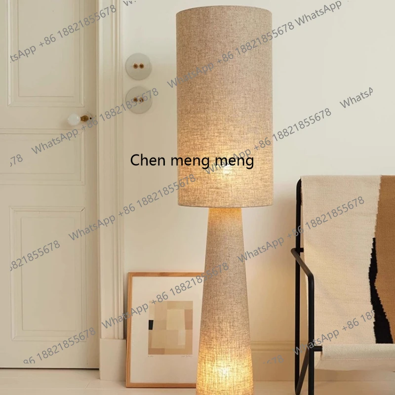 Гостиная имеет посадку в японском стиле ваби-саби, вертикальную французскую гостиную и средневековое художественное оформление.
Гостиная имеет посадку в японском стиле ваби-саби, вертикальную французскую гостиную и средневековое художественное оформление.