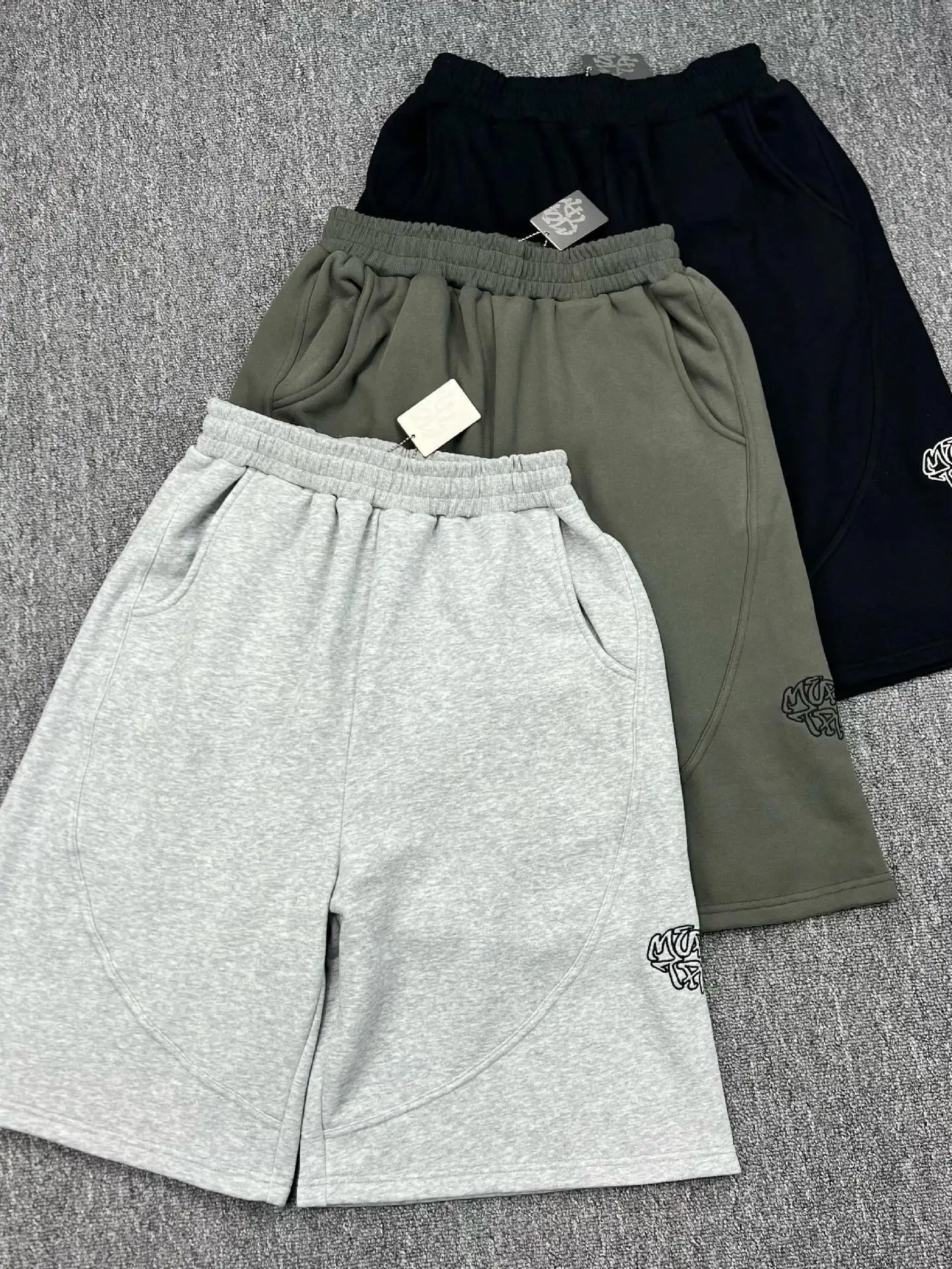 Mertra Embroidered Letter Five-Quarter Drawstring Casual Fleece Lined Loose Trendy Shorts Cotton Machine Embroidered mid Waist
Mertra Embroidered Letter Five-Quarter Drawstring Casual Fleece Lined Loose Trendy Shorts Cotton Machine Embroidered mid Waist