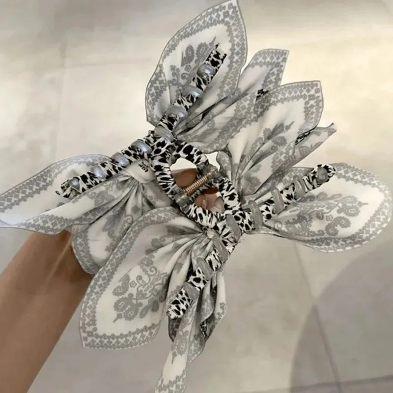 1 new women's double-sided bow clip, summer vacation fashion shark clip, fashionable hair accessory
1 new women's double-sided bow clip, summer vacation fashion shark clip, fashionable hair accessory