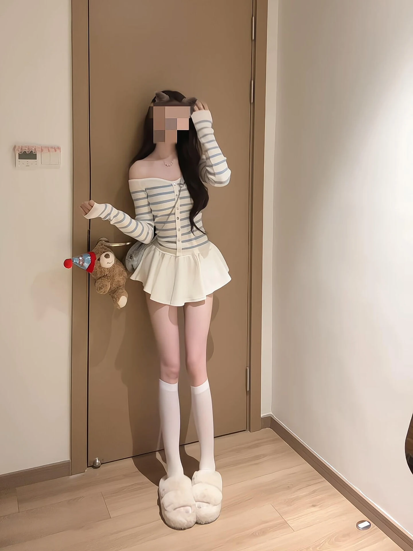 Blue And White Striped Long Sleeve Knitted Top Women's Fashion Slim Fit Shoulder Bared One Shoulder Top Early Autumn New Style
Blue And White Striped Long Sleeve Knitted Top Women's Fashion Slim Fit Shoulder Bared One Shoulder Top Early Autumn New Style