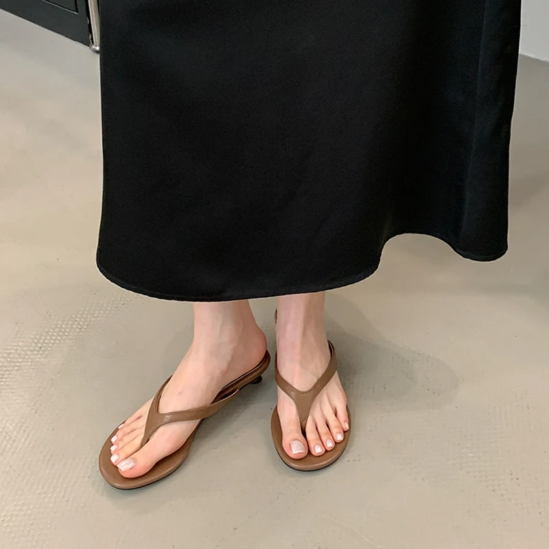 New Summer Simple Slipper Women Fashion Narrow Band Slip On Flip Flop Slides Shoes Round Low Heels Outdoor Casual Sandals
New Summer Simple Slipper Women Fashion Narrow Band Slip On Flip Flop Slides Shoes Round Low Heels Outdoor Casual Sandals
