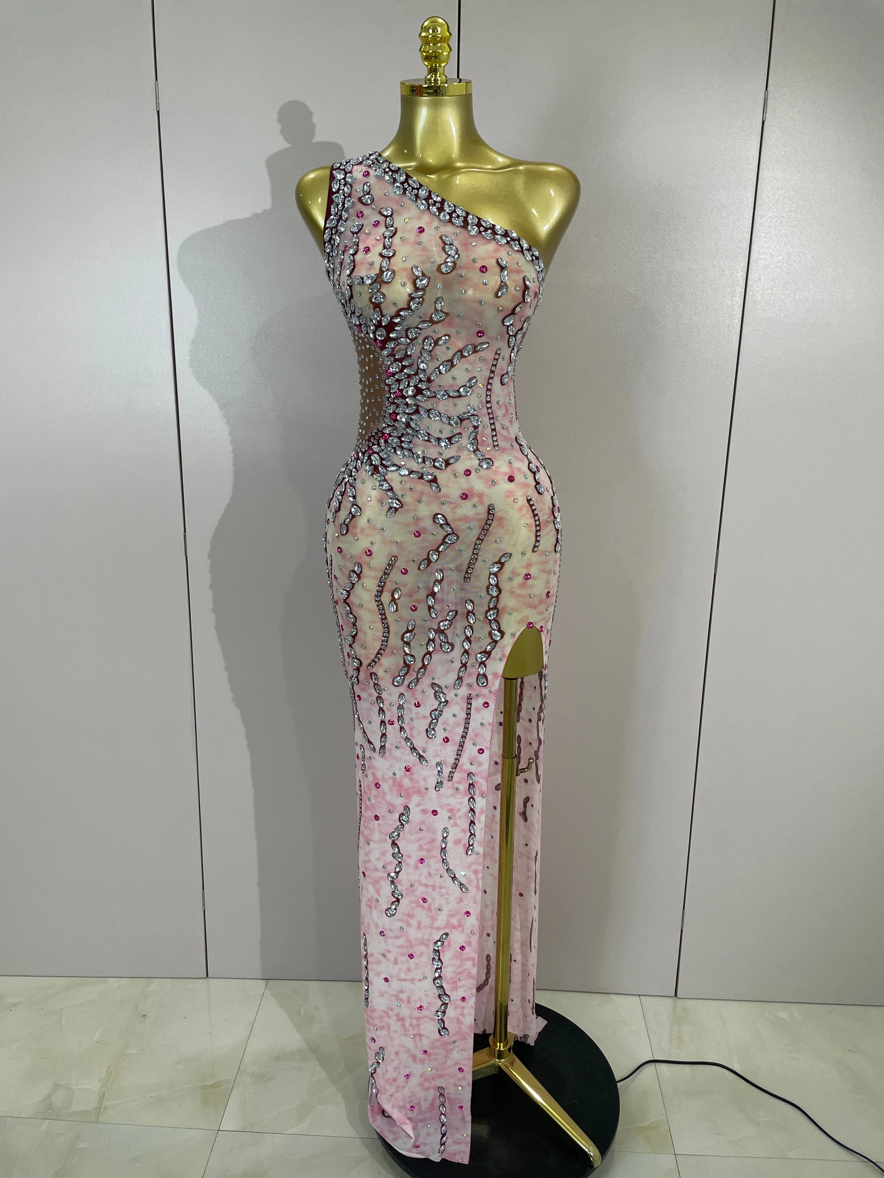 Luxury Sparkly Rhinestones Elegant One Shoulder See-Through Long Dress Women Eveing Party Birthday Sexy Nightclub Stage Costume
Luxury Sparkly Rhinestones Elegant One Shoulder See-Through Long Dress Women Eveing Party Birthday Sexy Nightclub Stage Costume