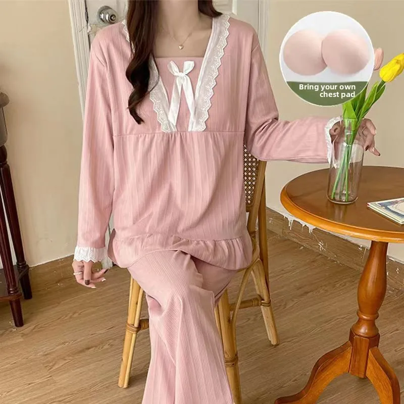 Новый комплект из двух предметов из молочного шелка, ночная рубашка, повседневная домашняя носимая весенне-осенняя кружевная одежда для сна с цветочным принтом, удобный стиль для отдыха
Новый комплект из двух предметов из молочного шелка, ночная рубашка, повседневная домашняя носимая весенне-осенняя кружевная одежда для сна с цветочным принтом, удобный стиль для отдыха