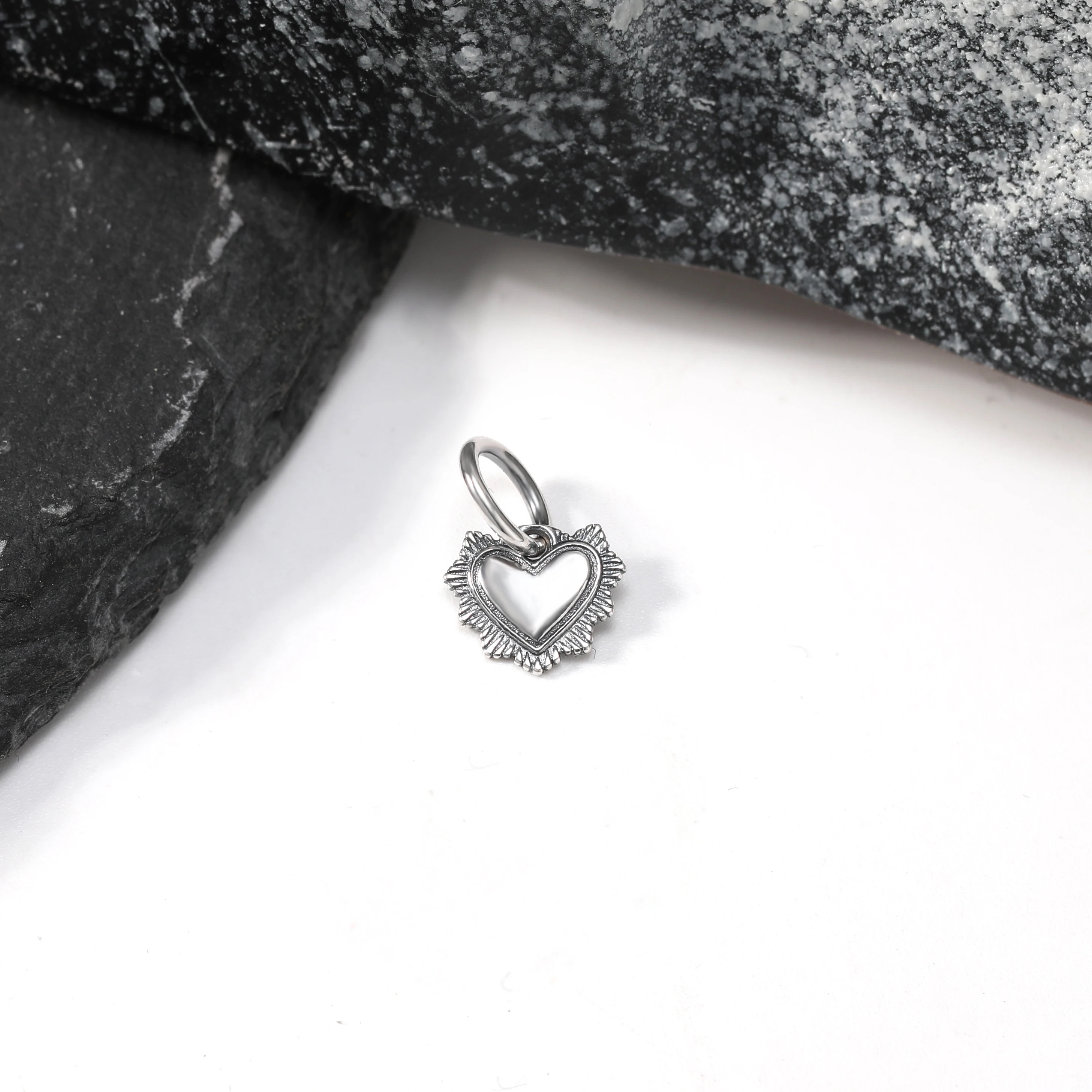DJ485 genuine 925 sterling silver fashionable vintage heart pendant, brilliant heart charm pendant, DIY silver jewelry accessory
DJ485 genuine 925 sterling silver fashionable vintage heart pendant, brilliant heart charm pendant, DIY silver jewelry accessory
